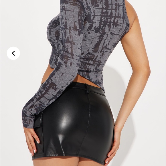 Gray Patterned One-Shoulder Top - Picture 2 of 2